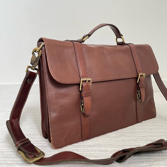Fossil Other - Fossil Cowhide Leather Messenger Flap Laptop Bag